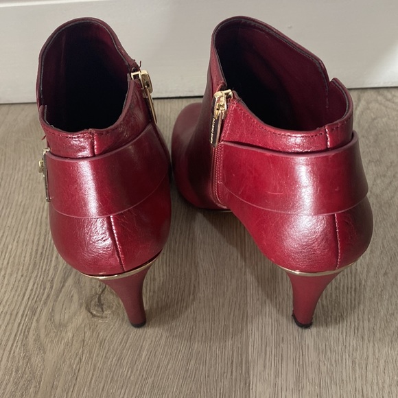 Vince Camuto / Women's Heel Ankle Boots - Picture 4 of 9